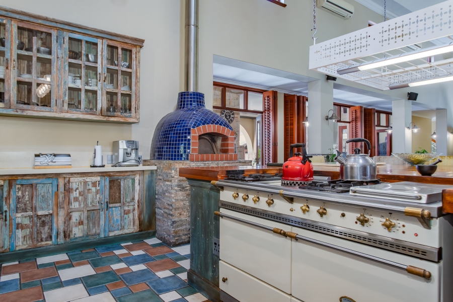 5 Bedroom Property for Sale in Winelands Western Cape